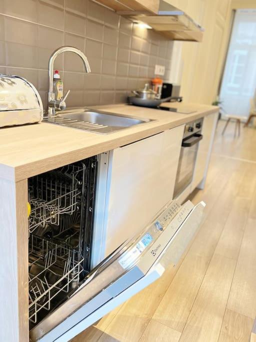 Downtown Deak-2bedrooms Big Cozy Apartamento *